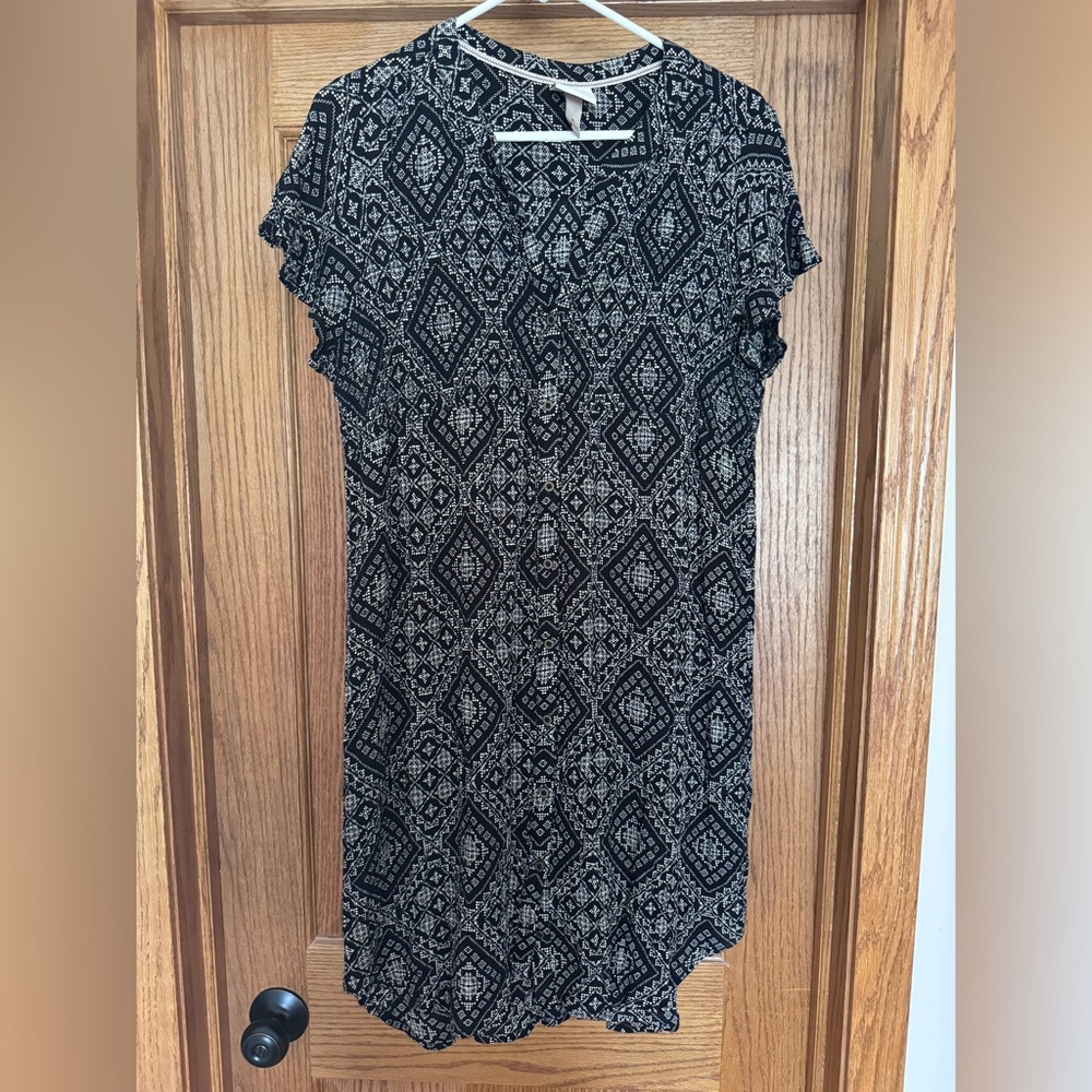 Knox Rose black and white midi dress w/functional button detail, size M, NWOT